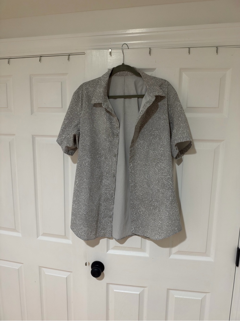 lululemon athletica Gray Short-Sleeve Casual Button-Down Shirt